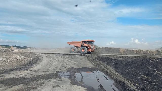 ALAT BERAT TAMBANG BATU BARA KALIMANTAN TIMUR EH5000/EH4500 CAT 789B/D смотреть онлайн