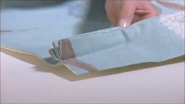 How to make a Pinch Pleat (Curtain Academy) смотреть онлайн