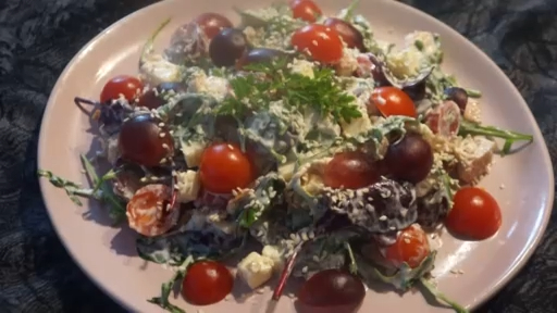 Салат с курицей и виноградом смотреть онлайн