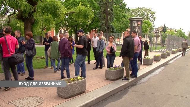 Через рамки, установленные к приезду Президента, вход только по аккредитации смотреть онлайн
