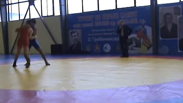 ЧЕМПИОНАТ АР КРЫМ по борьбе среди юниоров 1993-95г.р.2013г.21 смотреть онлайн