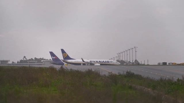 ? LIVE Airbus A340 Departure - Plane Spotting at PORTO AIRPORT - OPO (Weather permitting) смотреть онлайн
