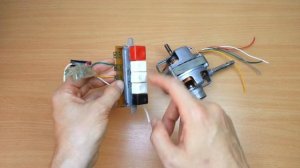 Как можно уменьшить скорость вращения бытового вентилятора простым способом с помощью конденсатора