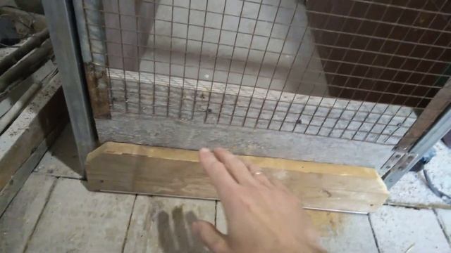 Новый Вольер для Розелл.Покрышки под фундамент курятника!!! смотреть онлайн