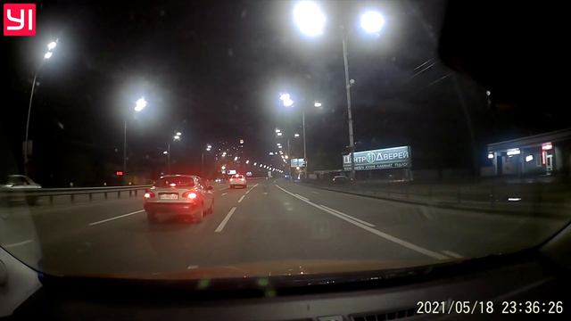 Красный на светофоре для красного авто ничего не значит. Супербатязарулем. Серия 21 смотреть онлайн