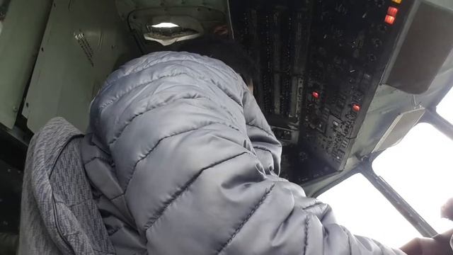 Запуск Ми-8, вид с кабины пилотов. смотреть онлайн