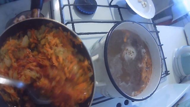 КАК СВАРИТЬ РАССОЛЬНИК С БЫЧЬИМИ ЯЙЦАМИ . ГОТОВИМ ДОМА. HOW TO WELD THE RASSOLNIK WITH BULL EGGS. W смотреть онлайн