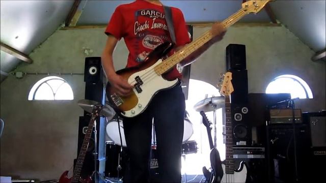 The Wombats - Tokyo(Vampires And Wolves) Bass Cover смотреть онлайн