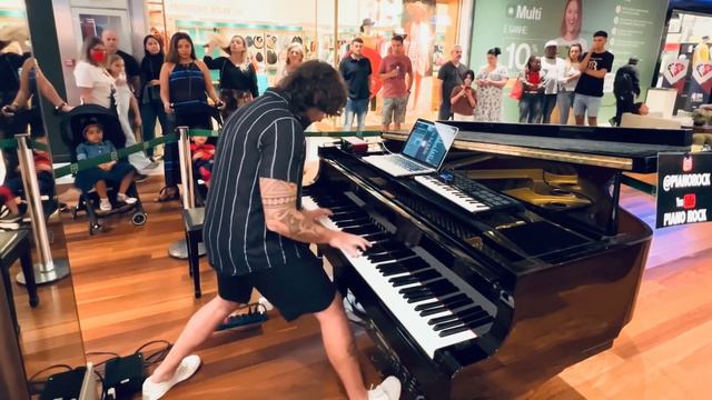 Everlong Foo Fighters (Piano Shopping Mall) смотреть онлайн