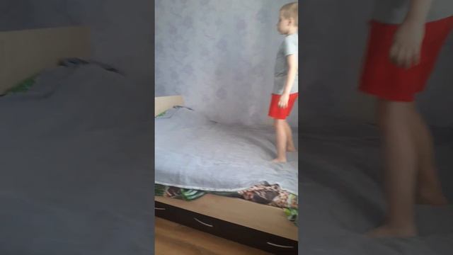 Моё первое видео? Делаю кувырок в воздухе смотреть онлайн