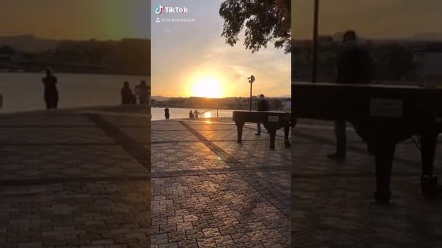 Dance Monkey - Piano (Eilat Israel) смотреть онлайн