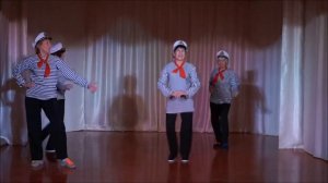 студия Восторг= танцевальная композиция «У синего моря»