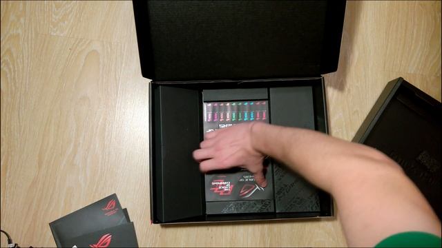Распаковка материнкой платы ROG STRIX Z390-E GAMING смотреть онлайн