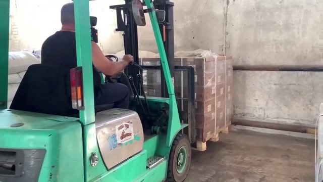 Военнослужащие ЗВО доставили гуманитарную помощь в Харьковскую область.mp4 смотреть онлайн