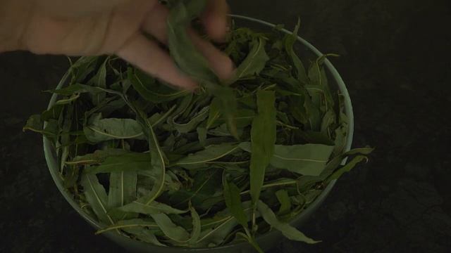 Готовим иван-чай. Смешиваем с ароматными травами. смотреть онлайн