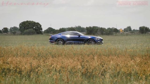 GT500 Mustang vs Supercharged GT350 Mustang | Roll Race Comparison смотреть онлайн