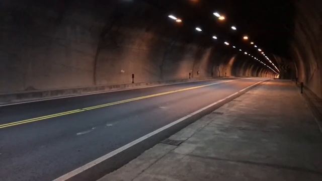 Suzuki Gsxr600 200kph flyby in tunnel with yoshimura exhaust смотреть онлайн