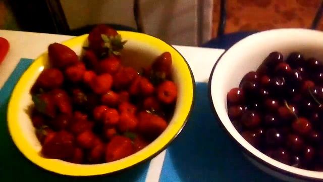 Кушаю ягоды! смотреть онлайн