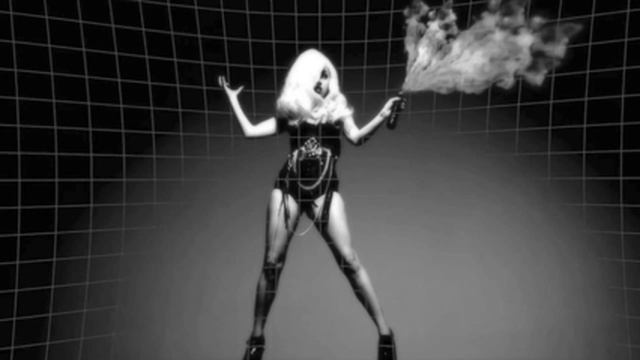 Lady Gaga - Dance In The Dark (Monster Ball Studio Version) смотреть онлайн