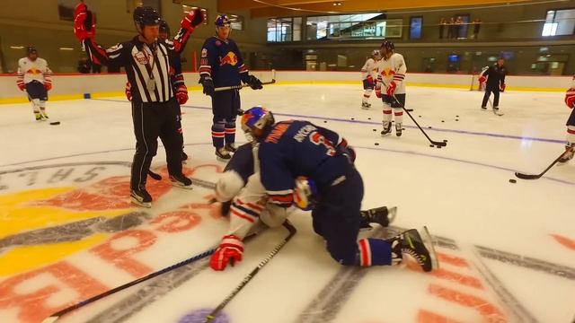 The worst Ice Hockey fight ever? Daniel Ricciardo and Max Verstappen fight it out! смотреть онлайн