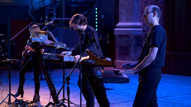 JS Bach 'Canon Sequence[d]': live and sequenced synth performance by Art of Moog смотреть онлайн