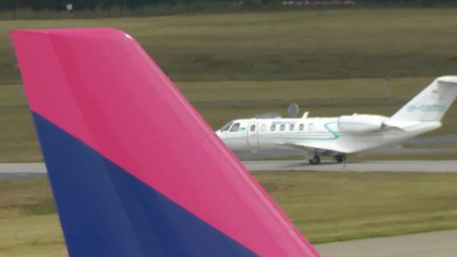 Cessna 525B CitationJet Cj3 - Kaz Air Jet | Taxi and Take Off Eindhoven Airport смотреть онлайн