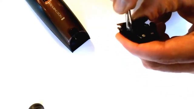 Tondeuse A Barbe Démontage Et Remontage De La Lame REMINGTON MB4045