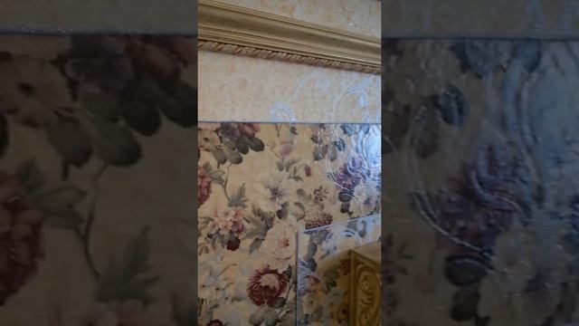 Отделка комнаты. Жидкие обои. Пробковые полы. Декор. смотреть онлайн