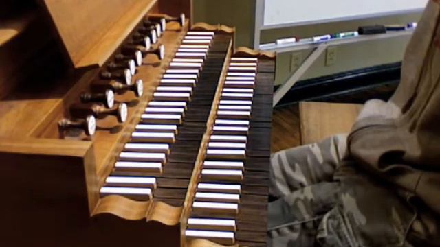 Josh Playing the Cox Hall Organ смотреть онлайн