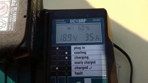 Зарядка для аккумулятора Макита.