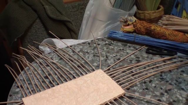 Как наращивать газетные трубочки и сделать их эластичными. смотреть онлайн