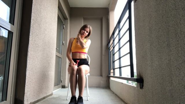 Растяжка на стуле смотреть онлайн