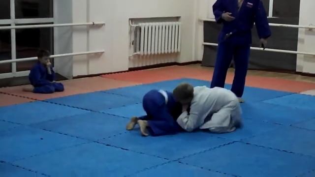 Спаринг на тренировке по дзюдо смотреть онлайн