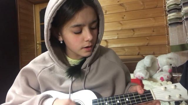 Пою на укулеле зелёный чемодан коржа💚✨ смотреть онлайн