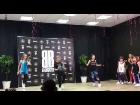 Даниил Савельев. Танцевальная импровизация на батле театра-студии "Непоседы" смотреть онлайн