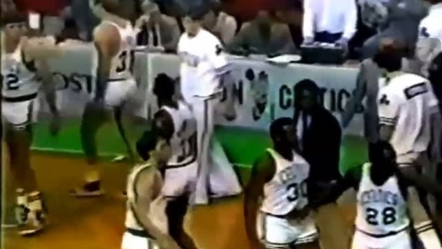 Larry Bird Fight Dr J Boston Celtics VS Philadelphia 76ers смотреть онлайн