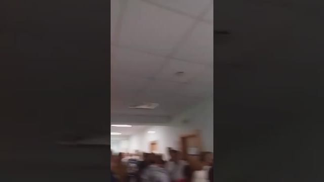 В душном помещении поликлиники 4 Арсений сходил с ума смотреть онлайн