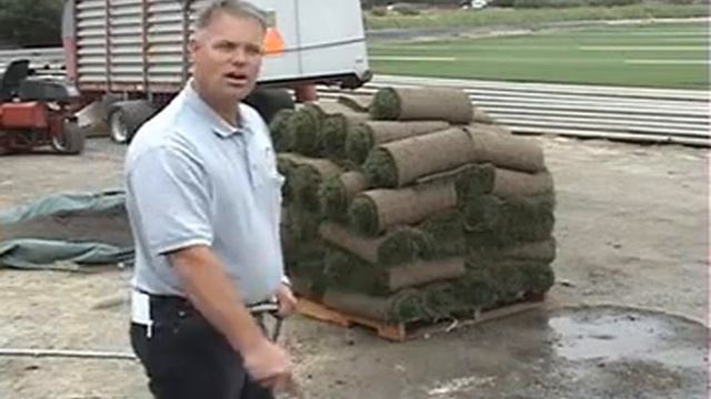 How to Install Sod: STEP 3 (Continued) Freshly Harvested Sod смотреть онлайн