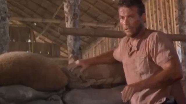 Эпизод из фильма "В поисках приключений" ( Жан-Клод Ван Дамм) смотреть онлайн