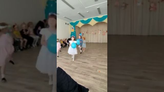 Утренник "День Осени", старшая группа, детский сад "Радуга". смотреть онлайн