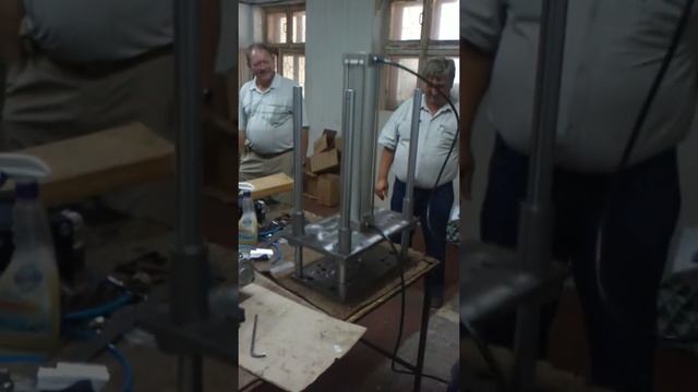 Направляющая с цилиндром серии SR-100 смотреть онлайн
