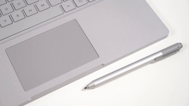 Using Windows 10 on MacBook Pro 2016 with Touch Bar смотреть онлайн