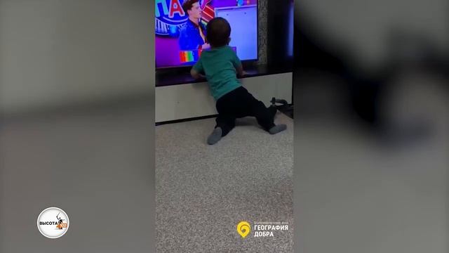 Малыш из Волгограда встал на ножки после самого дорогого укола в мире смотреть онлайн