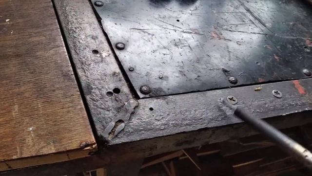 Паяльник искрит при контакте с металлом из за поломки изоляции. смотреть онлайн