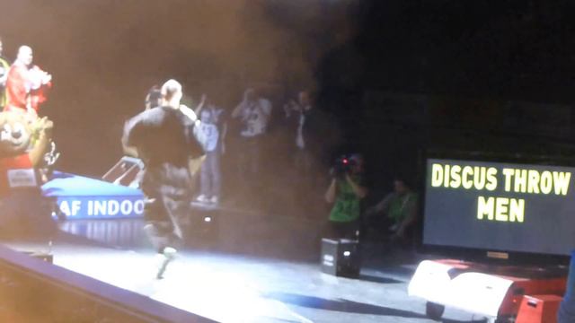 ISTAF Indoor 2014 Berlin, Robert Harting walk in.... смотреть онлайн