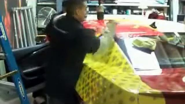 Процесс оклейки винилом http://autovinyl-studio.ru/ смотреть онлайн