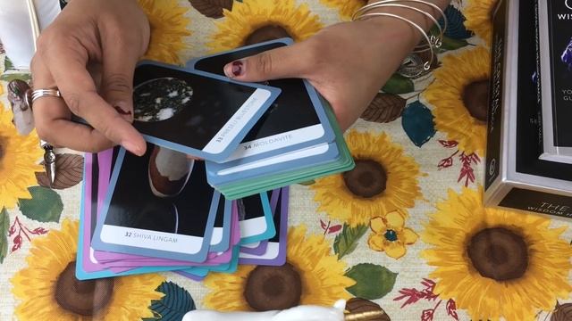 The Crystal Wisdom Healing Oracle: Flip through & Card Pull смотреть онлайн