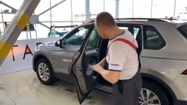 Volkswagen Tiguan Дизель Германия. Тонируем Фольксваген Тигуан в PLAZA г. Ижевск! смотреть онлайн