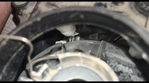 трясется пучек фары  (отрыв крепления отражателя) Рено Логан.