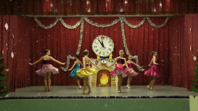 Танец под мелодию Jingle Bells в исполнении хореографического коллектива «Академия танца» смотреть онлайн